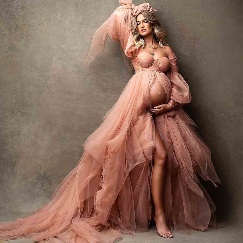 Women Formal Wear Photoshoot - Abiti da sera soffici con scollo