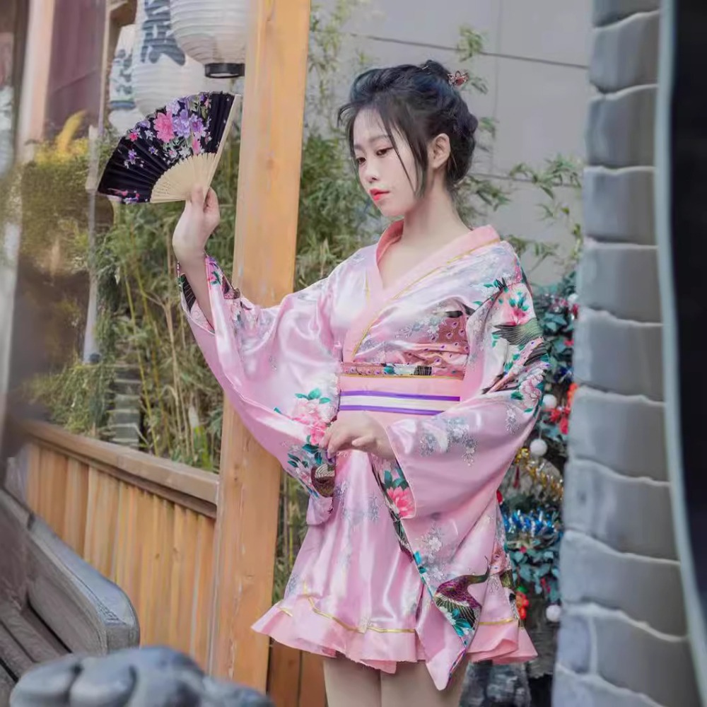 Kimono Yukata Rosso Formale da - Women Formal Wear Photoshoot recensione e prezzo