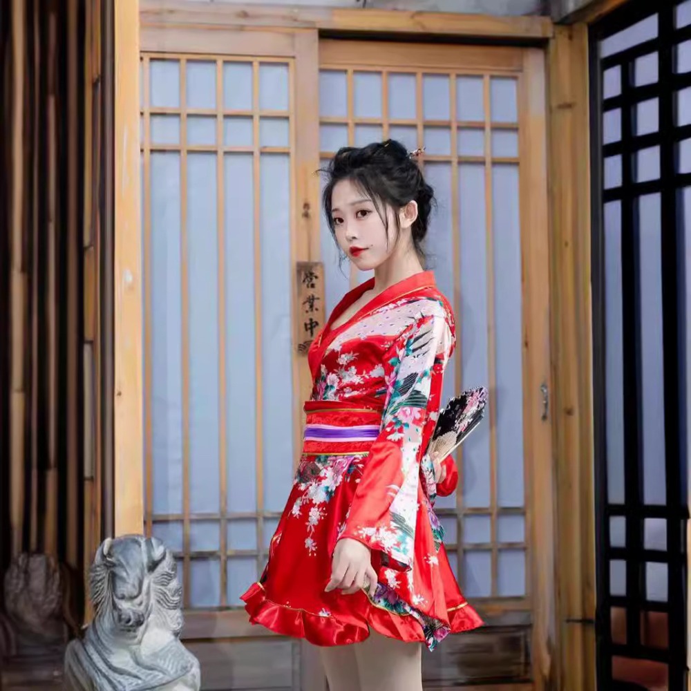Kimono Yukata Rosso Formale da - Women Formal Wear Photoshoot recensione e prezzo
